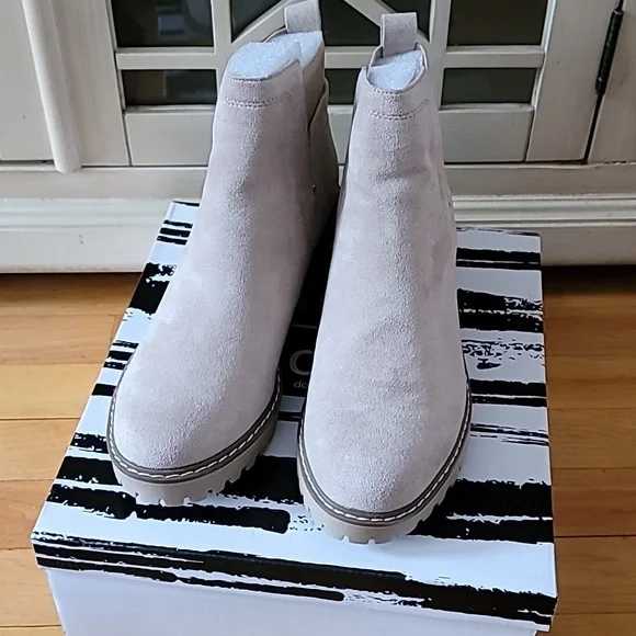 Dolce Vita Lug Sole Chelsea Boot, New In Box, Size 9.5 Color: Camel - Picture 2 of 15